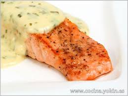 Receta de salmón al horno con salsa de cítrico y jengibre. Salmon Baked With Cheese Sauce One Way To Prepare Salmon That Keeps It Juicy The Cheese Sauce Brings Softness On The Recipes Salmon Recipes Cooking Recipes