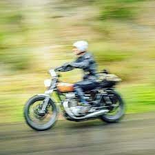 restezchezvous stayhome photoarchives photosouvenir gardezlemoral motolife motoancienne 自粛生活 パリ 旧車 ツーリング gotzgoppe in 2020 xs650 bobber motolife shovelhead