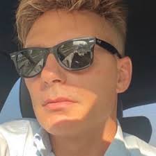 Nello Licone occupa abusivamente un appartamento a Terzigno (Napoli). Era  ospite dell'inquilino morto 3 anni fa e da allora rimane lì senza averne  alcun titolo! Non solo: si fa concedere gli arresti