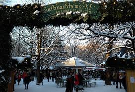 Die hansestadt bietet dabei eine einzigartige kulisse. Christkindlmarkt Am Chinesischen Turm Exklusiv Munchen Szene Society Shopping In Munchen