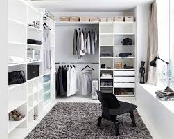 Wunderschones Zimmer Mit Weissen Kleiderschranken Ankleidezimmer Selber Bauen Ankleide Zimmer Ankleide