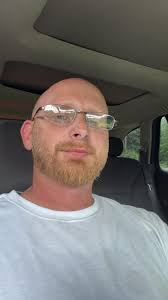 Hello, I am a young man looking for a serious relationship with women who  want it and send me a message.