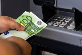 Die deutsche kreditbank aktiengesellschaft (dkb) mit sitz in berlin ist ein kreditinstitut und hundertprozentige tochtergesellschaft der bayerischen landesbank. Geld Am Automaten Einzahlen Wird Fur Dkb Kunden Teurer Mobilebanking De