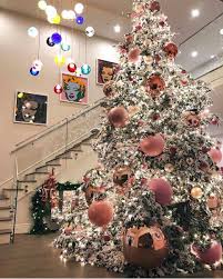 23 Over The Top Celebrity Christmas Trees Rose Gold Christmas Decorations Rose Gold Christmas Christmas Tree Decorations