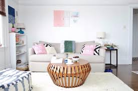Simak tips dekorasi ruang tamu minimalis dengan rak display, bingkai dan pencahayaan deko rumah untuk pelbagai ruang seperti deko dapur, ruang tamu, bilik, tandas dan sebagainya. 10 Dekorasi Rumah Kecil Sederhana Yang Nggak Murahan