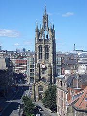 It lies on the north bank of the river tyne 8 miles (13 km) from the north sea. Newcastle Upon Tyne Reisefuhrer Auf Wikivoyage