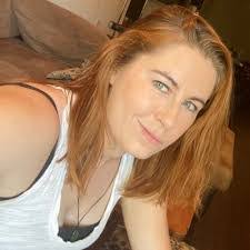 Robyn Wheeler's Instagram, Twitter & Facebook