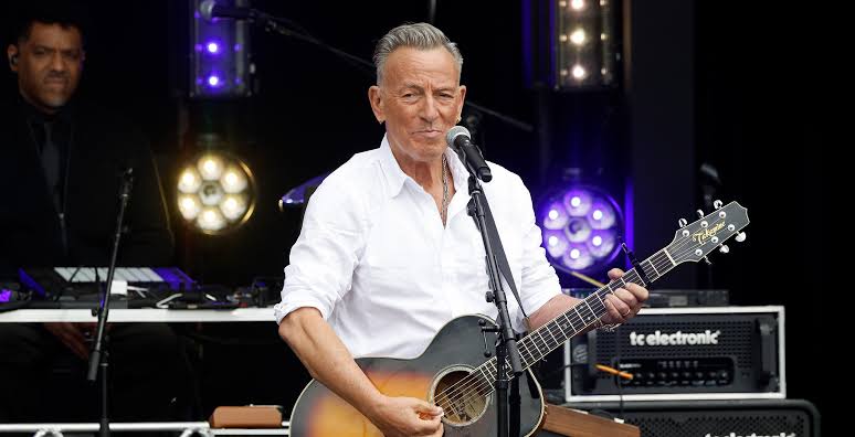 Bruce Springsteen Doesn't Care If People Like Him Over Politics - Wide Open  Country
