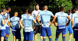 Após a comemoração, o jovem se sentou no banco de reservas foi às lágrimas. Gremio Define Que Jogara Recopa Gaucha Com Transicao Reforcada Gzh