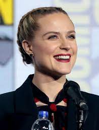 Her father, ira david wood iii, is a theatre actor, writer and director, and her mother, sara wood, is an actress and acting coach. Evan Rachel Wood Wikipedia