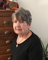 Elsa Wade's Instagram, Twitter & Facebook