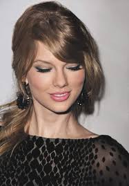 Was früher für die stars undenkbar war wird mittlerweile zum trend. Taylor Swift 24 Taylors Junge Feinporige Haut Vertragt Viel Glow Sogar Ihre Nase Lasst Sich Mit Highlights Schmaler Zeichnen Pdf Kostenfreier Download