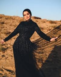 فساتين سواريه للمحجبات لسهرة رأس السنة من وحي الفاشينيستا | مجلة الجميلة