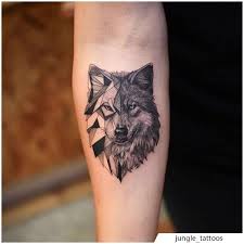 Tatuaggio Lupo Meta Geometrico Meta Realistico Tatuaggio Lupo Idee Per Tatuaggi Tatuaggi