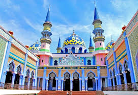 Masjid adalah tempat ibadah umat agama islam yang memiliki arti tempat sujud. Bukan Hanya Masjid 11 Tempat Wisata Religi Ini Bisa Dikunjungi Siapa Pun