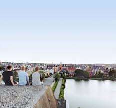 It is big enough to form a small danish metropolis, with shopping, culture and nightlife par excellence, yet small enough still to feel intimate and be safe. Danemark Lieblingsplatze In Kopenhagen Geo