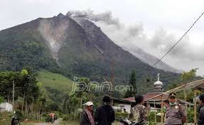 Hasil gambar untuk FOTO-FOTO KORBAN GUNUNG API