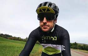 Immediately rescued and admitted to a hospital in the area, the first radiographic examinations would have shown possible fractures. F1 Ace Fernando Alonso Reportedly Sustains Multiple Fractures After He Was Hit By Driver While Cycling Road Cc
