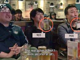 Misaeng Im Siwan Is Shown To Be Drinking Beer But Lee Sung Min Doesn T Drink Alcohol At All He Is Shown Here Drin Alcoholic Drinks Drinking Beer Lee Sung Min