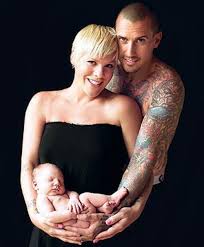 Punk pop star pink has a new music collaborator: Carey Heart Pink Carey Hart Willow Sage Hart Neue Baby Produkte Foto Baby Sangerin Pink
