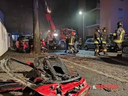 Furgone contro tir, morti 5 operai, stavano tornando a casa. Incidente Mortale A Piacenza Due Giovani Morti Nell Auto In Fiamme