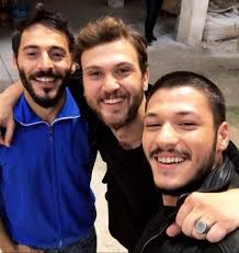 Galatasaray'ın yıldız futbolcuları burak yılmaz ve selçuk i̇nan ise, umut bulut'un bu mutlu gününde yanında olmak için geldiklerini ve bir ömür boyu mutluluk dilediklerini söyledi. Kubilay Aka Aras Bulut Iynemli Ugur Yildiran Cukur Yamac Celasun Kemal Bulutlar