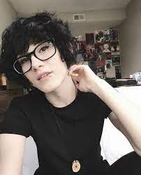 2 dressing androgynously for masculine looking people. Brilliant 101 Best Non Binary Fashion Inspiration Https Fazhion Co 2017 05 11 101 Best Non Binary Fashion I Androgynous Hair Hair Inspiration Cool Hairstyles