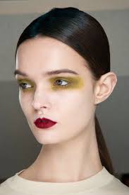 4 Beauty Trends That Dominated Paris Fashion Week Runway Makeup Show Beauty Pink Mascara