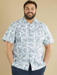 Style estival avec ses manches courtes, élégance écossaise avec ses carreaux ou ambiance western dans son denim foncé, toutes les silhouettes vous sont permises. Chemise Imprimee Exotique Blanc Bleu Grande Taille Homme Grande Taille Homme Chemises Imprimees Grande Taille