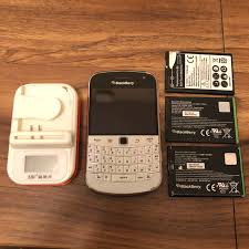 The opera site is not properly detecting the blackberry phone model and is presenting the download links for opera mini for blackberry os7 and older. Download Opera Mini Blackberry 9320 Belajar