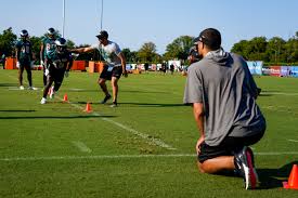 Jun 09, 2021 · football pick'em. Eagles Quez Watkins Explains How The End Of Last Season Helped Him See Things Clearer Nj Com