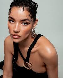 Keri Hannah's Instagram, Twitter & Facebook