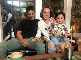 Nad zainal bakal timang anak kedua. Suami Nad Zainal Nangis Rindu Anak
