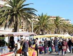 Marche De Frejus Plage Le Dimanche Matin