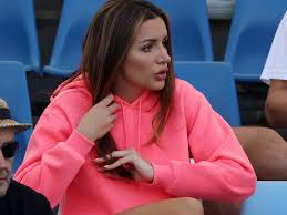 Bernard tomic stunned the kooyong classic crowd when he used a sneaky trick serve between his legs on match point to seal a win over nick kyrgios in the maiden encounter between the two. F72tfwxq7vjbqm