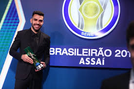 Capitão na conquista do título brasileiro de 2018, o. Premio Brasileirao 2018 Bruno Henrique Do Palmeiras E Escolhido Melhor Meia Confederacao Brasileira De Futebol