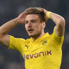 Born 20 february 1990) is an italian professional footballer who plays as a striker for serie a club lazio and the italy national team. Bvb Flop Ciro Immobile Wird In Italien Als Konig Von Rom Gefeiert Bvb 09