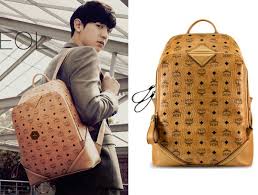 2015 02 04 Chanyeol Has Got One Of The Most Gorgeous And Expensive Bags Among Kpop Idols Bags Expensive Bag Gorgeous Bags