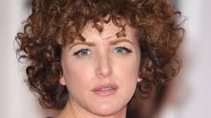 Annie mac is a bbc radio 1 radio show featuring annie mac and focusing on music, chat and live music sessions, broadcasting since 2004. Fa Cup Third Round Predictions Lawro V Radio 1 Dj Annie Mac Annie Mac Fa Cup Dj