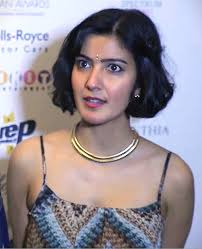 Rakhee Thakrar — Wikipédia