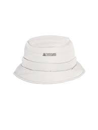 Made from cotton, it's finished with frayed edges, the label's gleaming logo hardware and an. Le Bob Doudoune Bucket Hat Grey Jacquemus