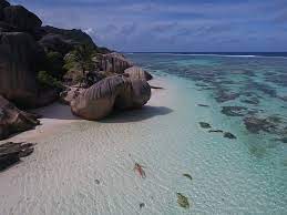 Les îles seychelloises ont été occupées par les français en 1742 au moment où lazare picault expédia un rapport sur les. La Digue L Authenticite Aux Seychelles Les Exploratrices