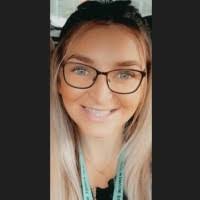 Sarah Norcross's Instagram, Twitter & Facebook