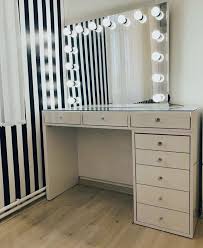 makyaj masasi ve aynasi ev icin makyaj masasi ikea fikirleri