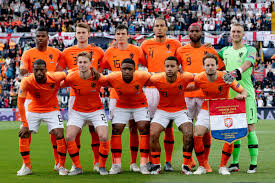 We hebben wel vaker nederlandse spelers gehad die eerst heel goed speelden, maar later minder werden. Rapportcijfers Absolute Uitblinker Wijnaldum En Promes Als Goudhaantje Foto Ad Nl