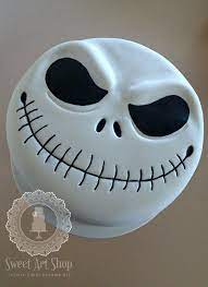 These cardboard bases for the cake also made things so much easier! Pin Auf Jack Skellington Cake