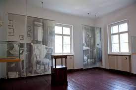 Durch vermittlung des prinzen ernst heinrich von sachsen bezog sie zwei kleine zimmer im sogenannten rüdenhof der gräflichen familie zu münster. Kathe Kollwitz Haus Kulturlandschaft Moritzburg