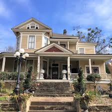 Circa 1883 Victorian In Newnan Historic Homes House Styles Old Houses