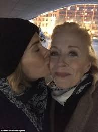 Sarah paulson and holland taylor. Sarah Paulson 46 Wishes Perfect Girlfriend Holland Taylor A Happy 78th Birthday Readsector Female