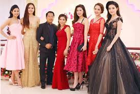 Vừa qua, mai phương thuý đã bất ngờ góp mặt trên chiếc ghế giám khảo quyền lực của vòng chung khảo phía bắc miss world việt nam 2019. Fan Láº¡i Phat Sá»'t Vá»›i Chiá»u Cao Cá»§a Mai PhÆ°Æ¡ng Thuy